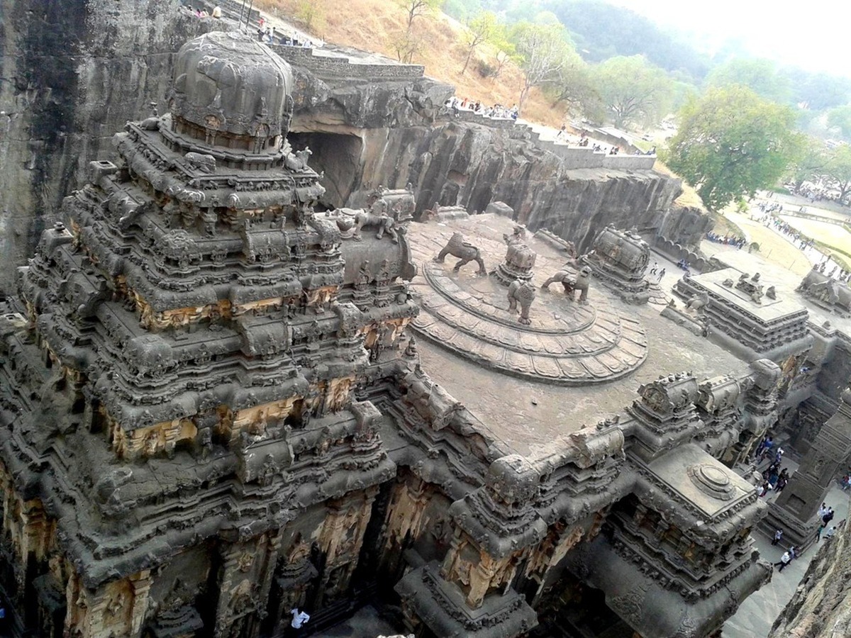 ۱۲ کشته در ریزش دیوار معبدی در هند 