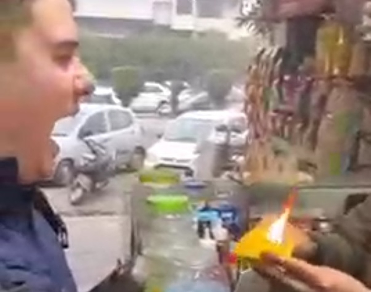 سرو غذا با آتش در هندوستان (فیلم)