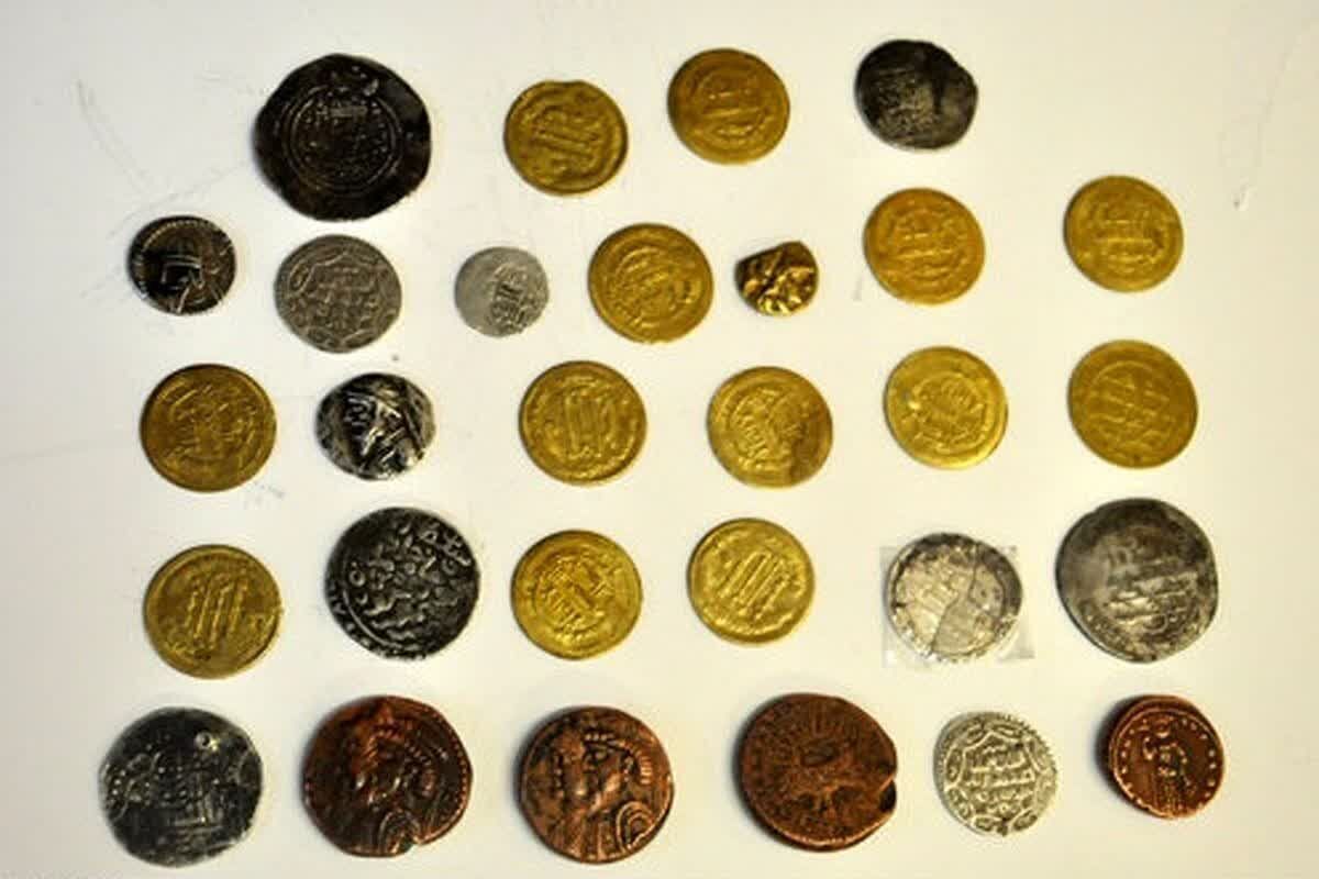کشف سکه و مجسمه‌هایی با ۲ هزار سال قدمت در ورامین