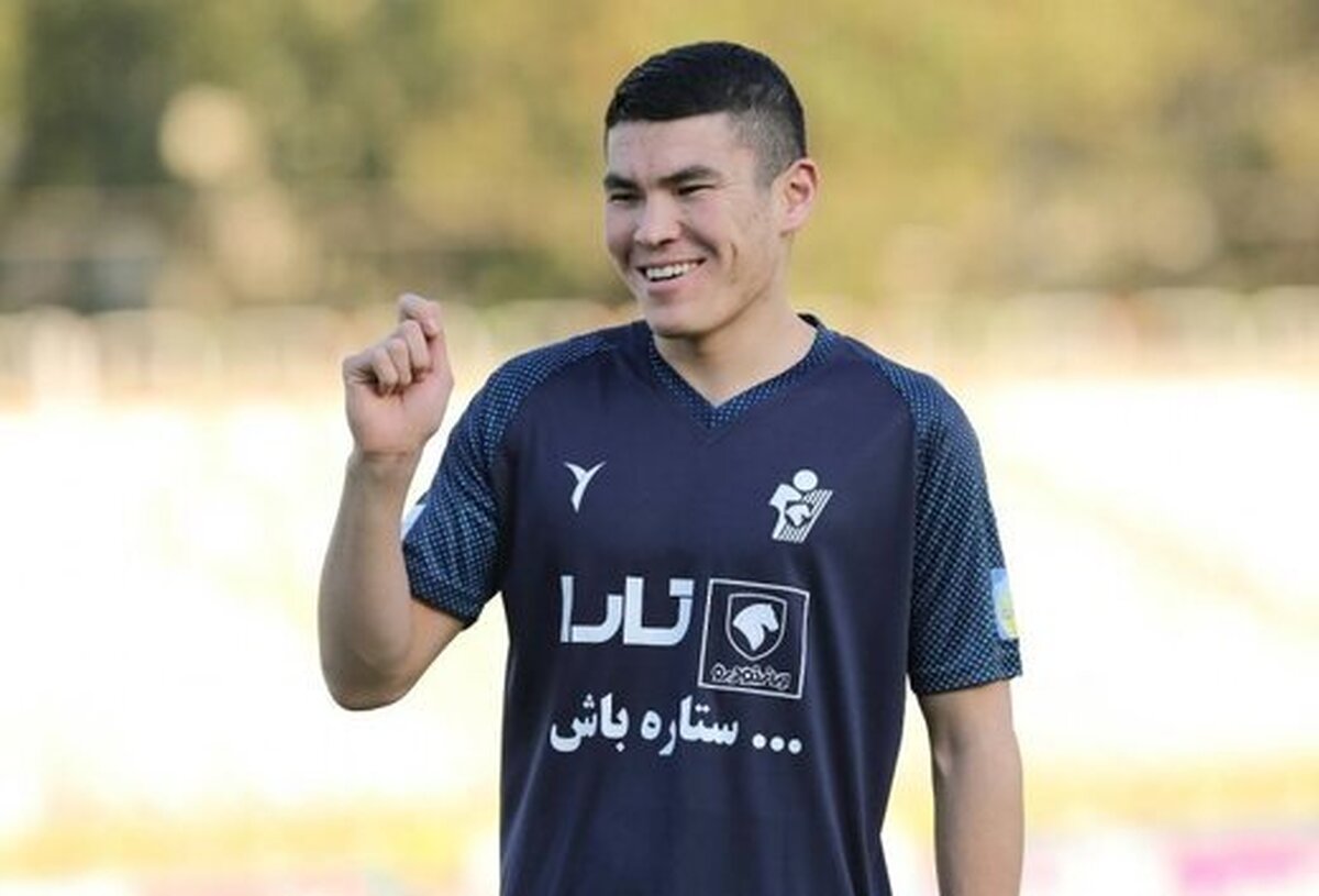 افطار مهاجم ازبکی پیکان در حین گرم کردن (عکس)