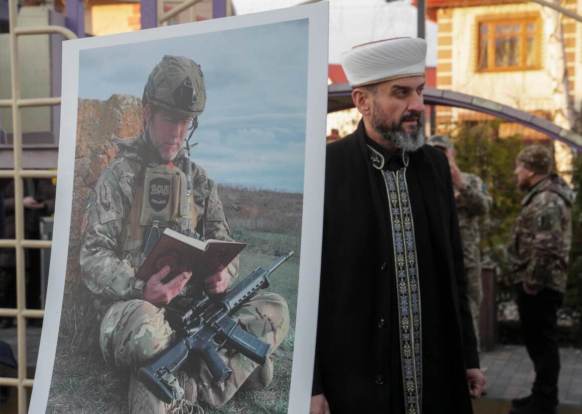 افطاری رئیس جمهور اوکراین با سربازان مسلمان (+عکس)