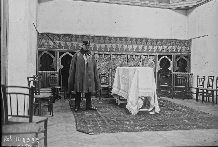 تصویری تلخ از تشییع جنازه احمد شاه قاجار در پاریس (+عکس)