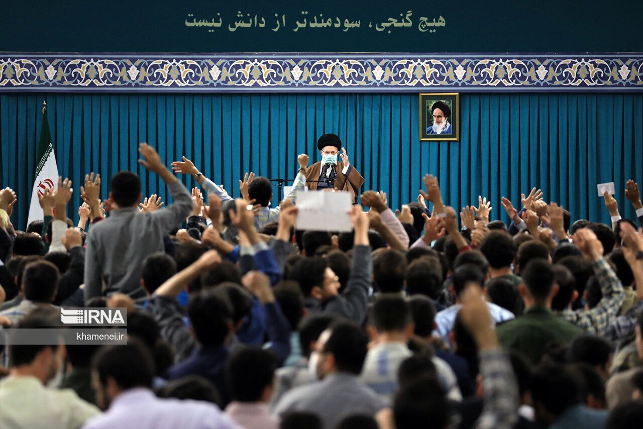 مقام معظم رهبری: مسائل گوناگون کشور مگر قابل رفراندوم است؟ کجای دنیا این کار را می‌کنند؟