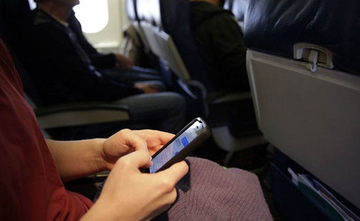 دلیل واقعی قرار دادن تلفن همراه «در حالت پرواز» در هواپیما چیست؟