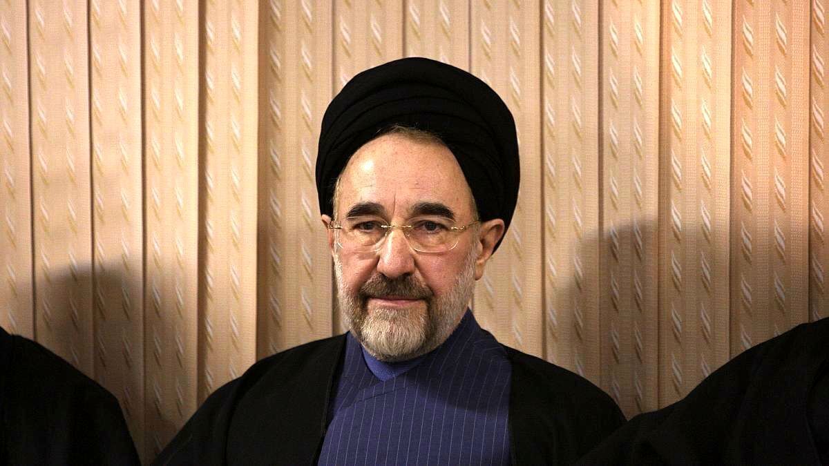 پیام مجوز دولت خاتمی به گوگوش برای خروج از کشور این بود: زنان اگر می‌خواهند بخوانند، باید از ایران بروند