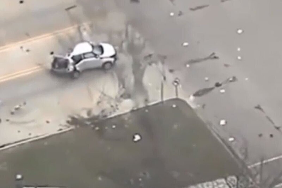 تصادف وحشتناک یک خودرو وسط اتوبان (فیلم)