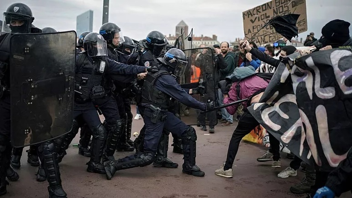 اعتراض شورای اروپا به پلیس فرانسه / انتقاد وکلا و قضات از خشونت پلیس