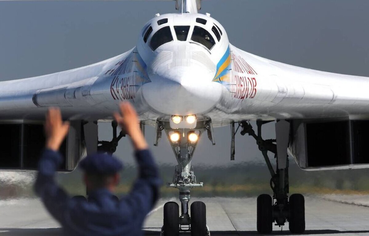 روسیه ۱۰ هواپیمای حامل سلاح‌های هسته‌ای به بلاروس انتقال داد