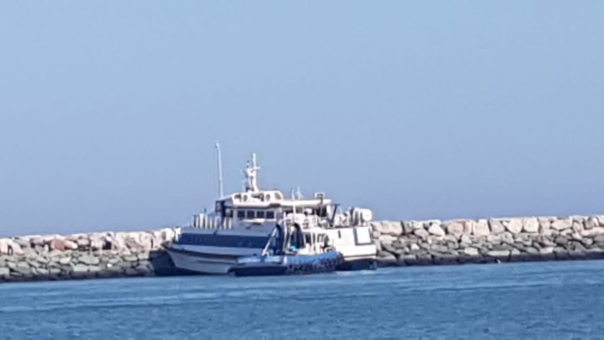 نقص فنی کشتی مسافری در بندرعباس/ مسافران در سلامت کامل هستند