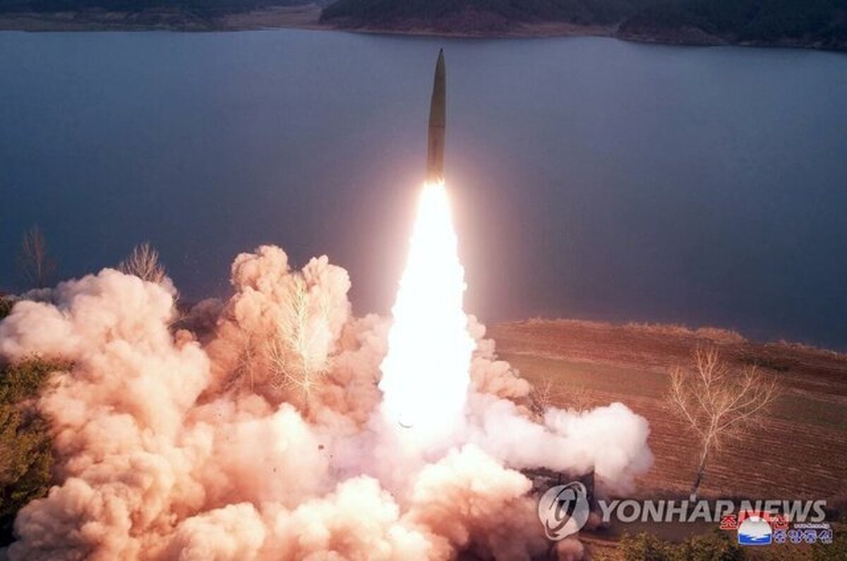 کره شمالی ۲ موشک بالستیک به دریای شرقی شلیک کرد