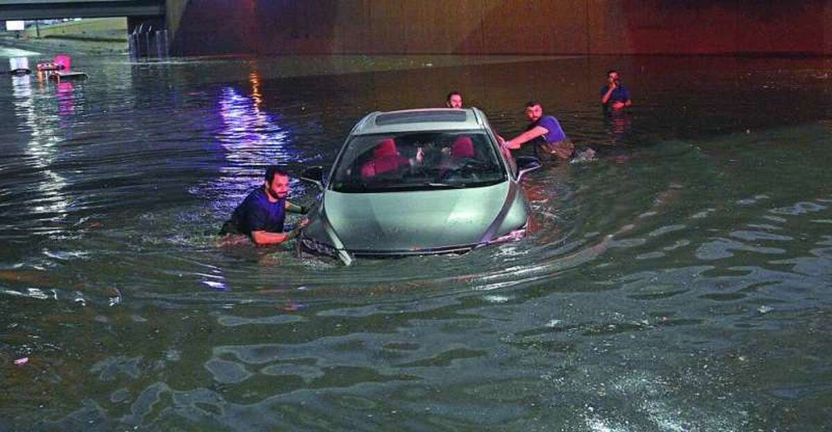 کویت / سیل بعد از 25 دقیقه باران (عکس)