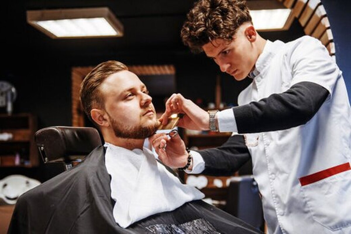 ببینید | کارشناس مذهبی صداوسیما: آرایشگری که ریش مردان را می‌تراشد، گناه کرده و پولش اشکال شرعی دارد
