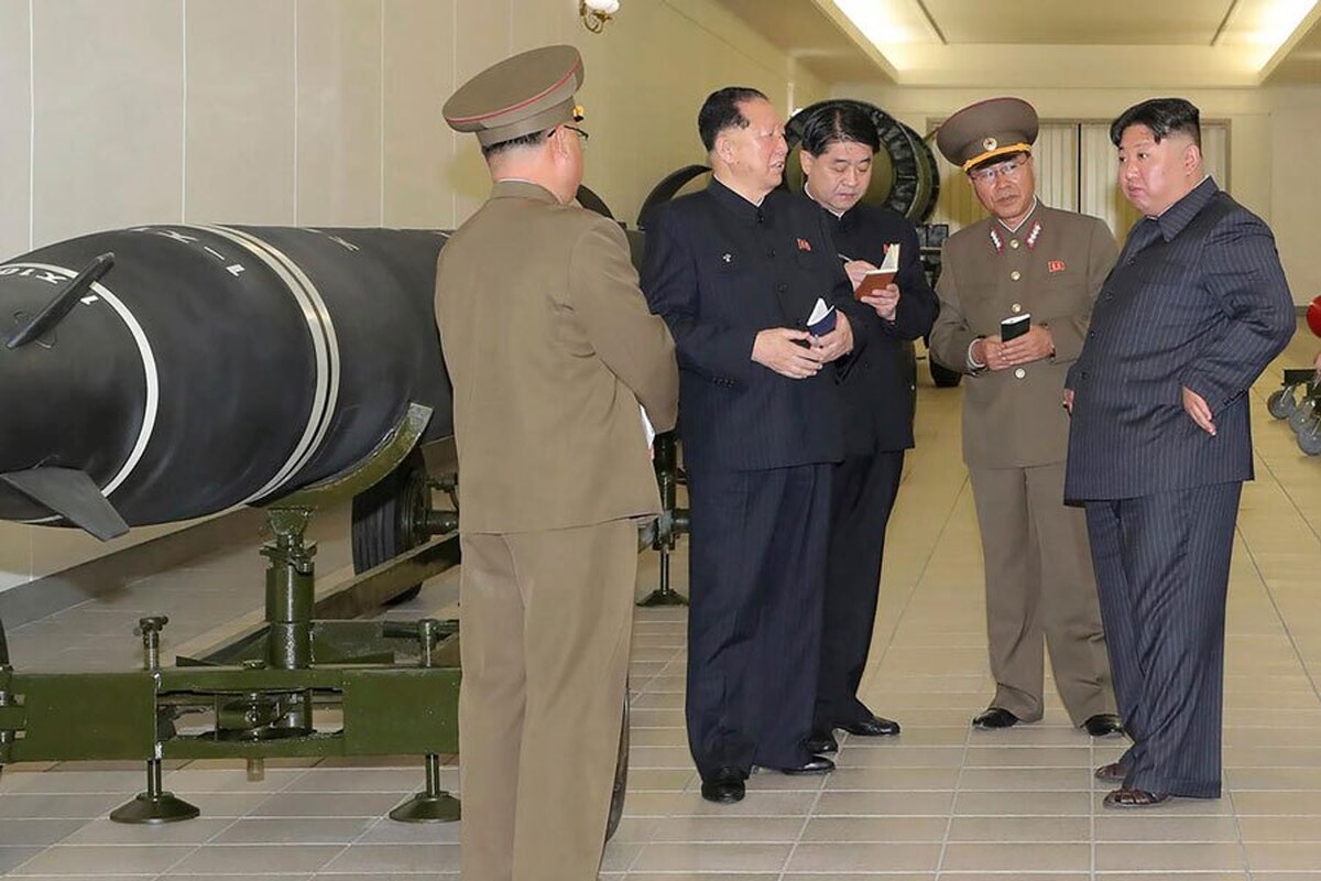 رونمایی رهبر کره شمالی از کلاهک های هسته ای جدید تاکتیکی (+عکس)