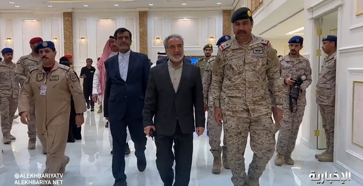 انتقال 65 ایرانی از سودان به وسیله عربستان / تشکر دیپلمات ایرانی از فرماندهان ارتش سعودی (+فیلم) انتقال 65 ایرانی از سودان به وسیله عربستان / تشکر دیپلمات ایرانی از فرماندهان ارتش سعودی (+فیلم)