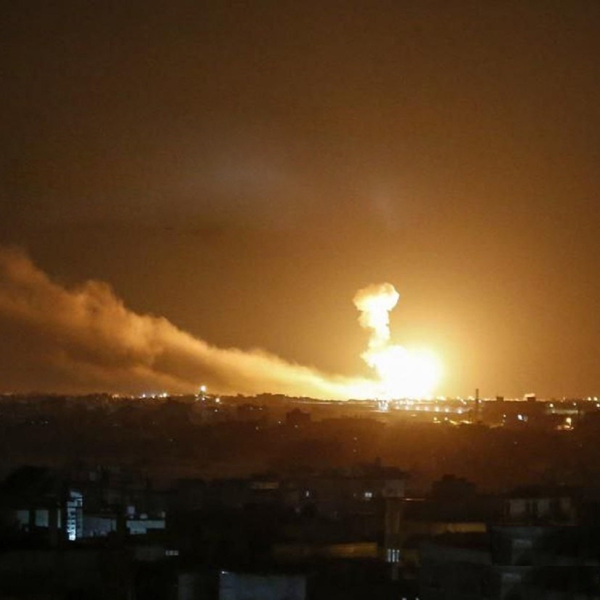 حمله هوایی اسراییل به غزه در پاسخ به حملات راکتی