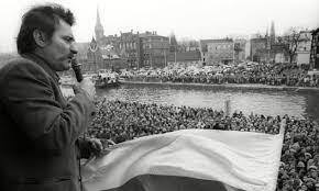 لخ والسا؛ نجارزاده‌ای که لهستان را به دموکراسی رساند