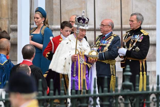 تاجگذاری چارلز سوم پادشاه انگلیس (+عکس) / بازداشت 10 معترض