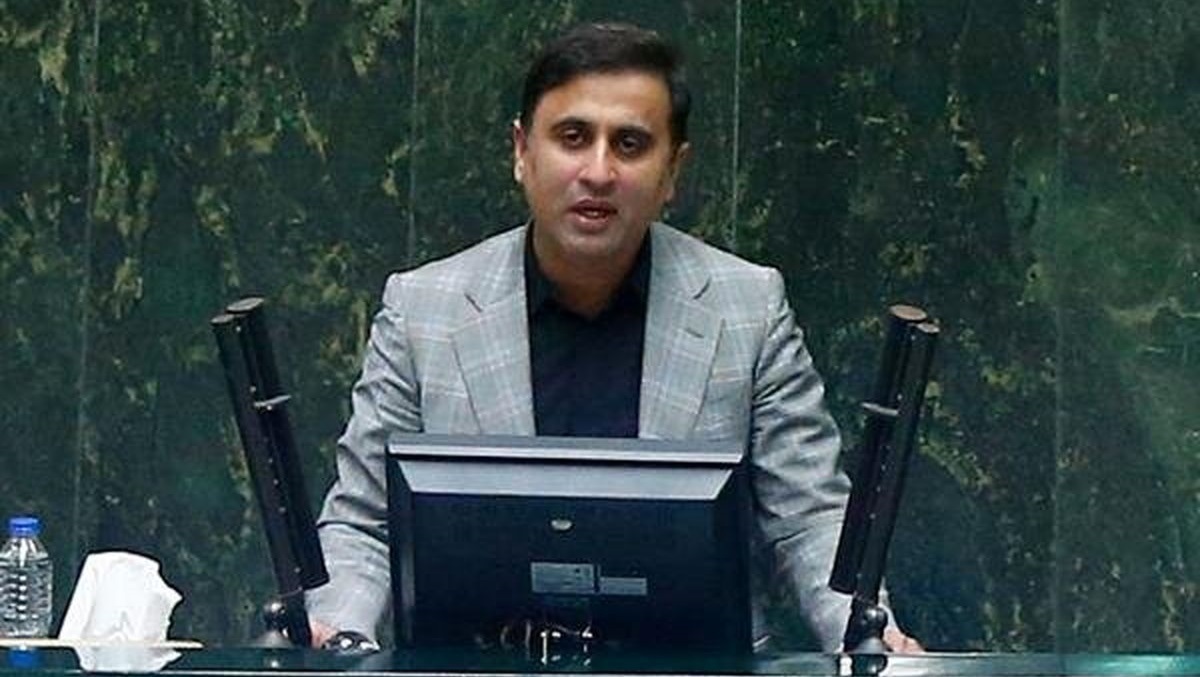 نماینده چابهار: مجلس انقلابی به این نتیجه رسیده که کابینه توان لازم برای عبور از ابرچالش‌ها را ندارد / تیم اقتصادی دولت جایی برای دفاع نگذاشته است