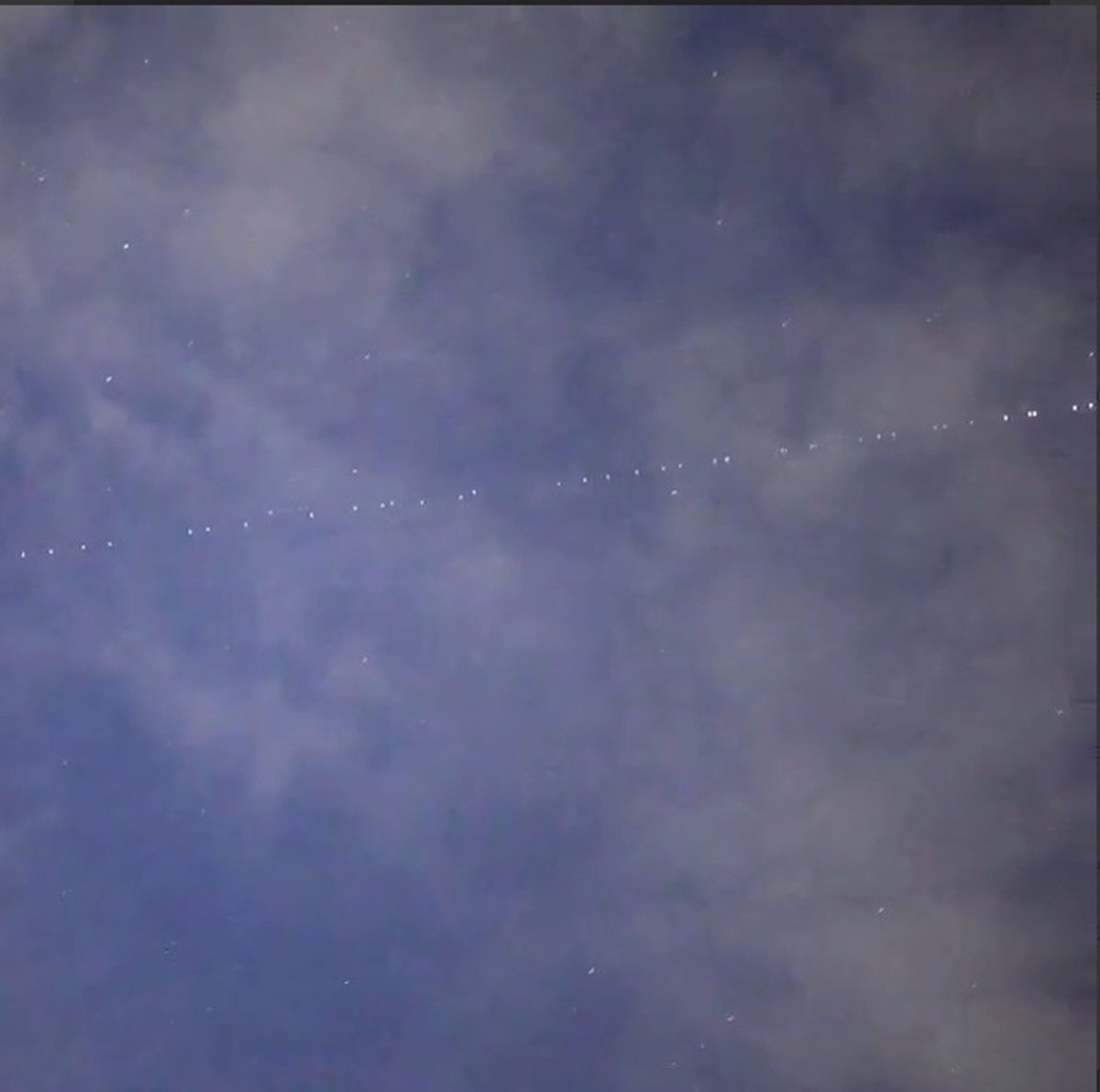 ببینید | رقص نور ماهواره‌های استارلینک در آسمان ژاپن