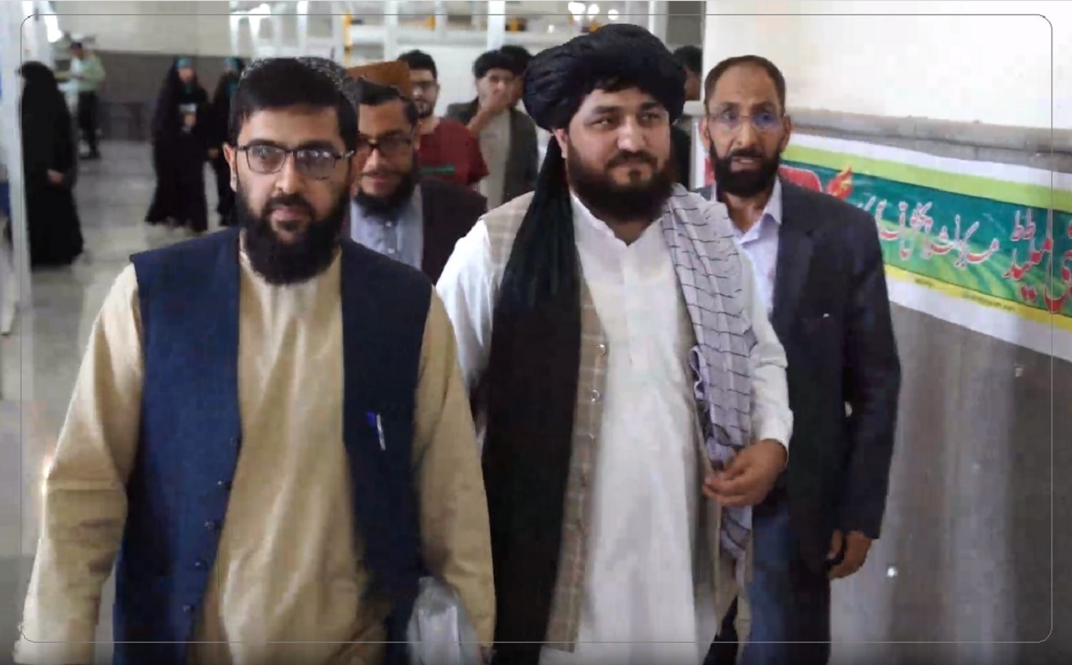 حضور نمایندگان طالبان در نمایشگاه کتاب تهران (فیلم)