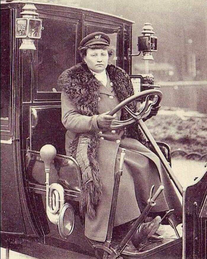 اولین راننده تاکسی زن فرانسه(عکس)