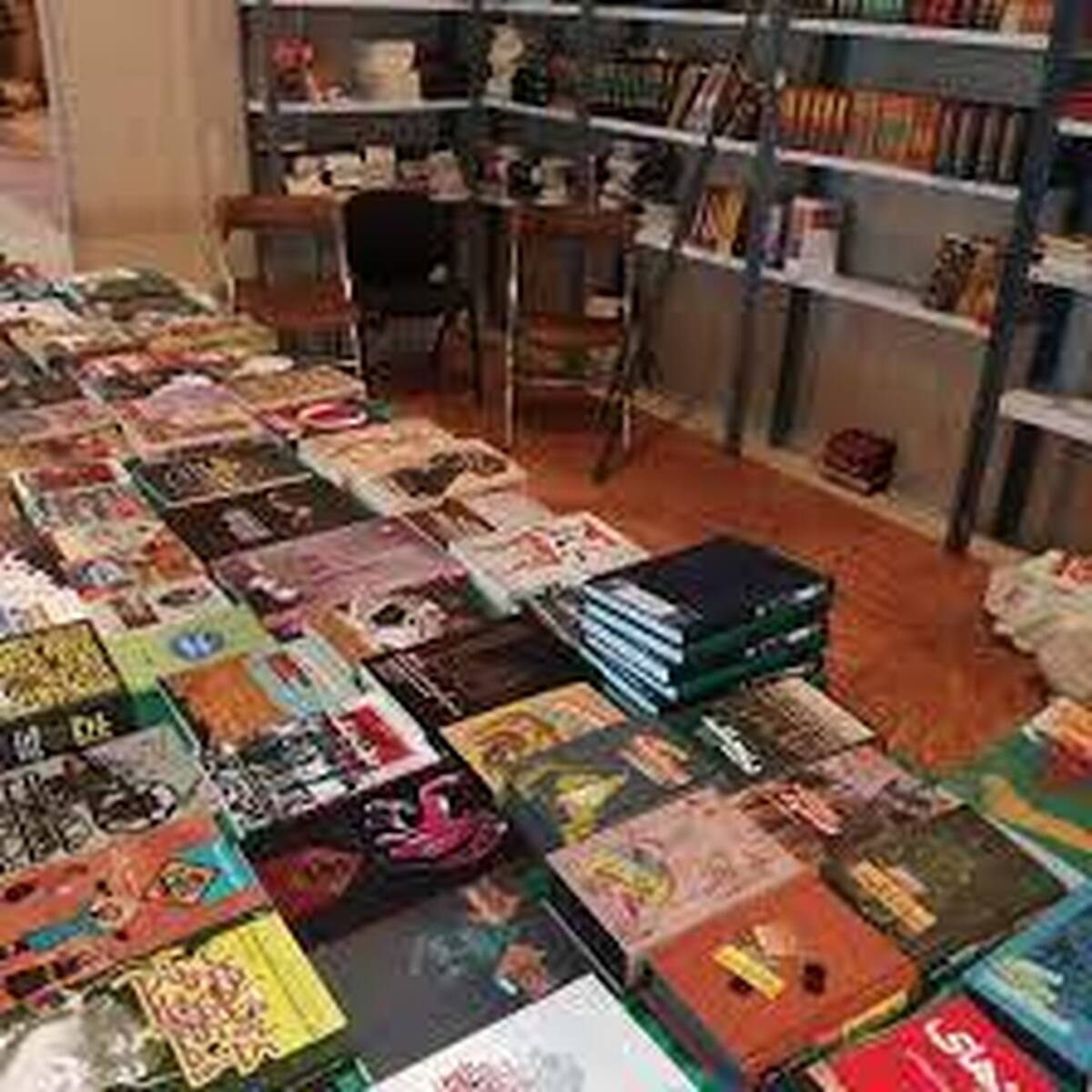 پلمب غرفه انتشارات روزنه در نمایشگاه کتاب