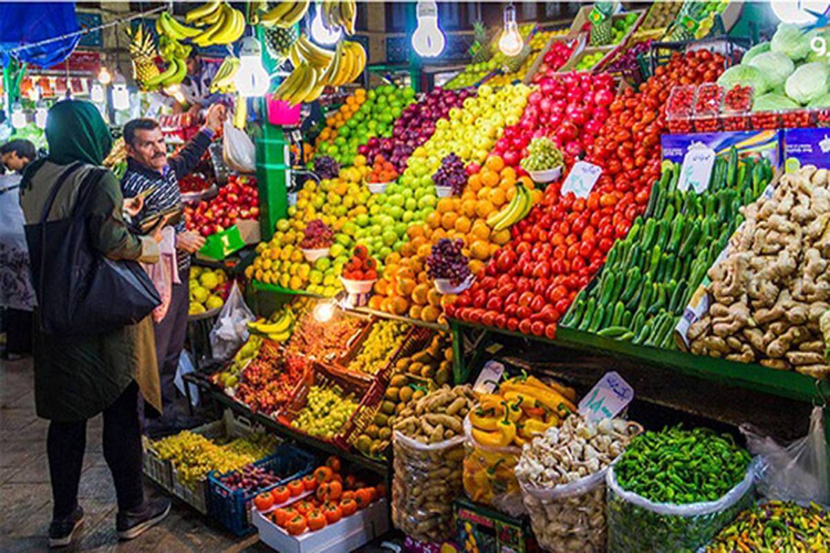 فعال صنفی: مردم توان خرید میوه کیلویی 30 تا 50 هزار تومانی را دارند / بازار «موز» در دست عده‌ای خاص است