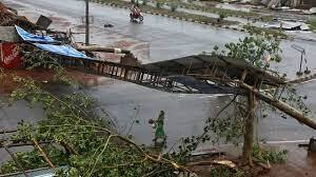 وقوع طوفان با سرعت ۲۴۰ کیلومتر بر ساعت در بنگلادش (فیلم)