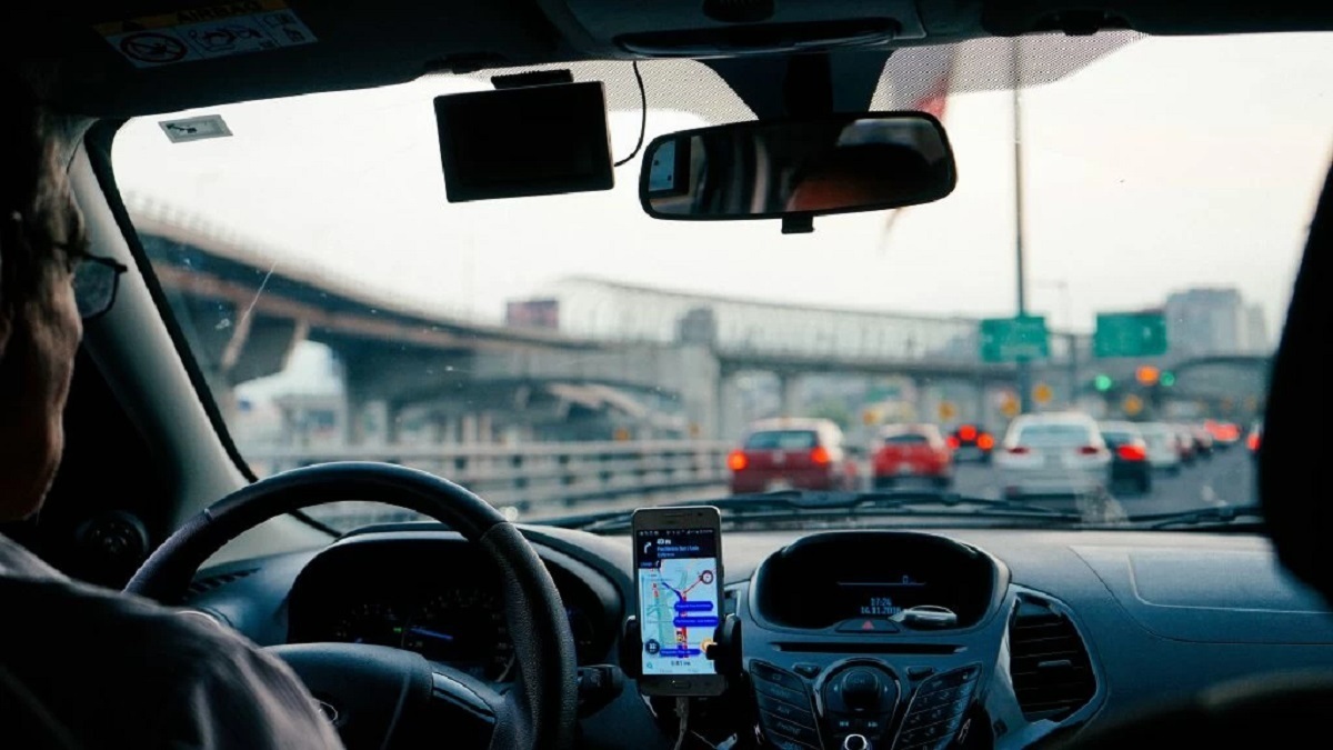 فراجا: پیامک دادن حین رانندگی مرگ را ۲۳ برابر نزدیک تر می‌کند
