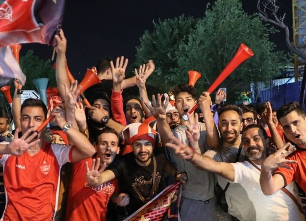 شادی‌های متناقض بابت باخت تیم ملی و قهرمانی پرسپولیس