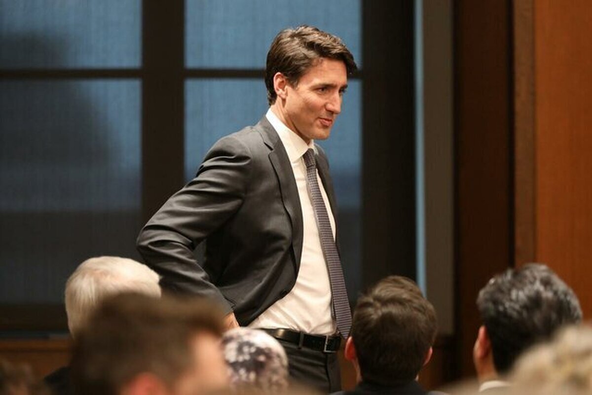ژست عجیب نخست وزیر کانادا (عکس)