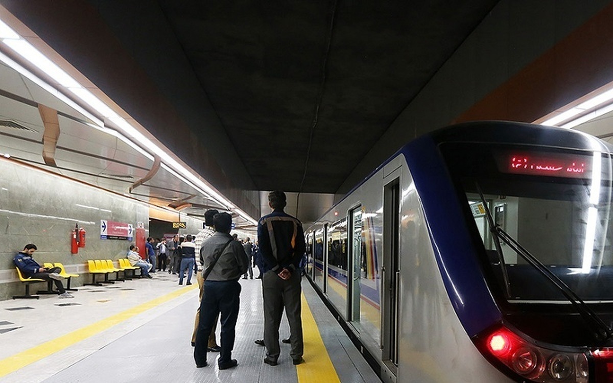 اختلال در خط ۳ متروی تهران و سرگردانی مردم