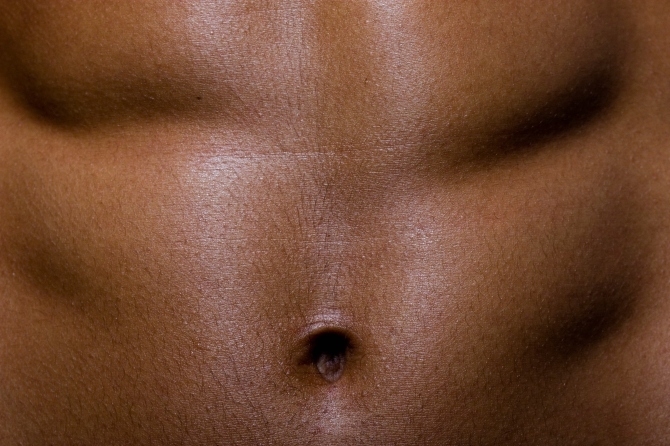 ناف عمیق و گرد ناف عمیق و گرد