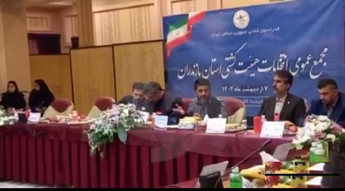 اخراج خبرنگار توسط علیرضا دبیر از جلسه انتخابات کشتی مازندران! (فیلم)
