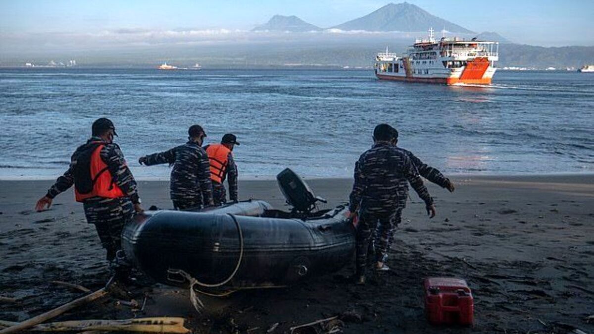 ۱۱ کشته در پی واژگونی قایق در اندونزی