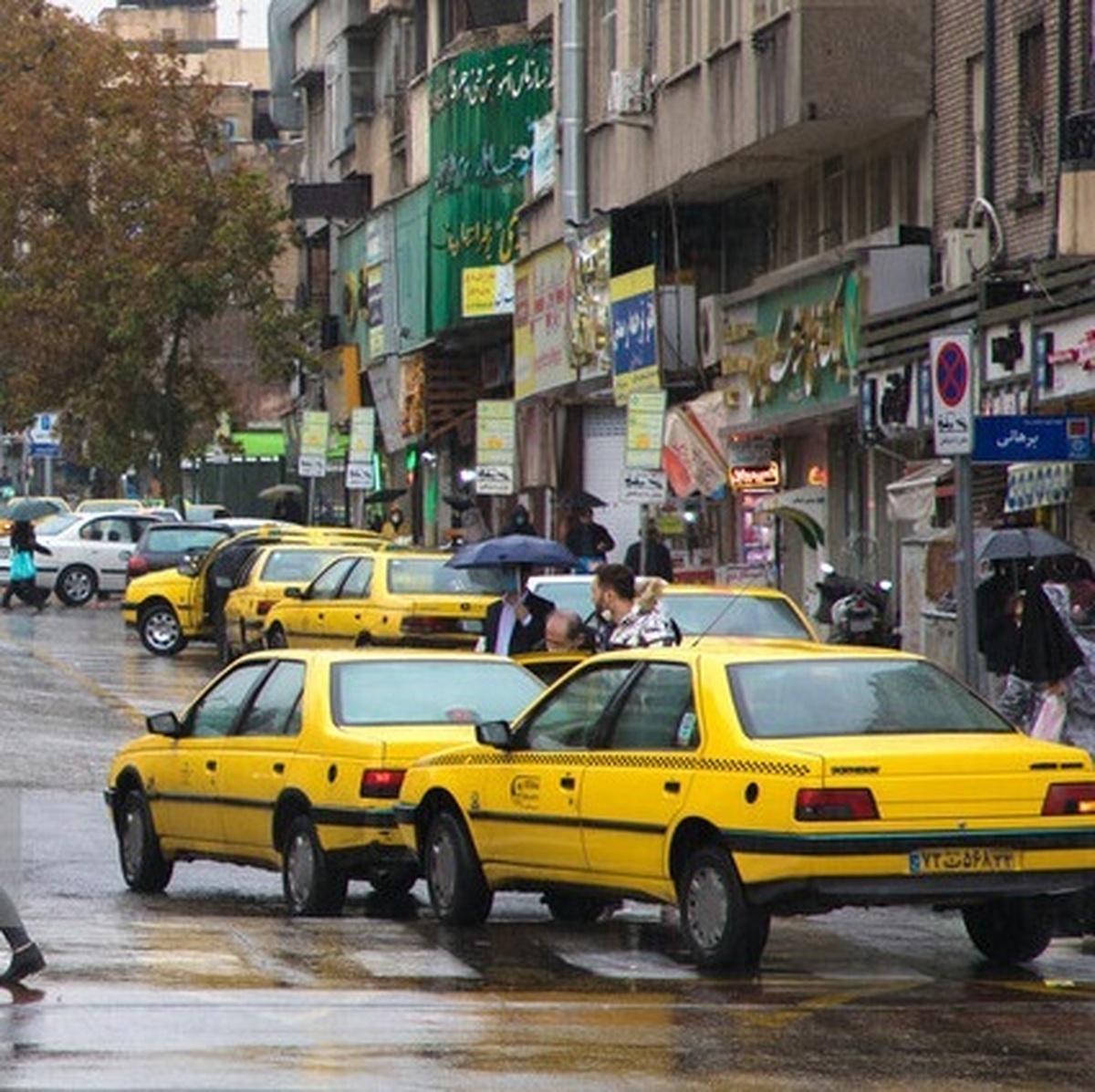 پیش‌بینی بارش‌ های پراکنده رگباری و گرد و خاک در تهران