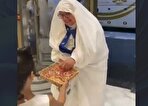 شبکه العربیه: استقبال گرم از حاجيان ايرانى در جده با گل، سرود و قهوه عربى (+فیلم)
