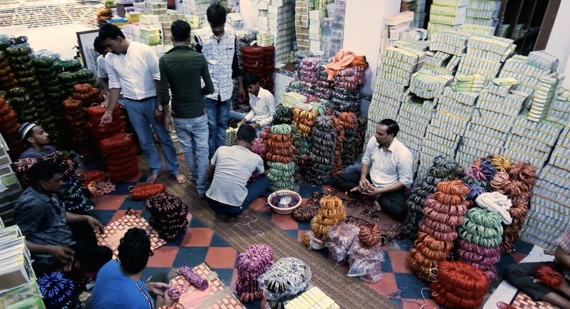 النگو هندی؛ سفری به فیروزآباد بزرگترین تولیدکننده النگو شیشه ای در جهان