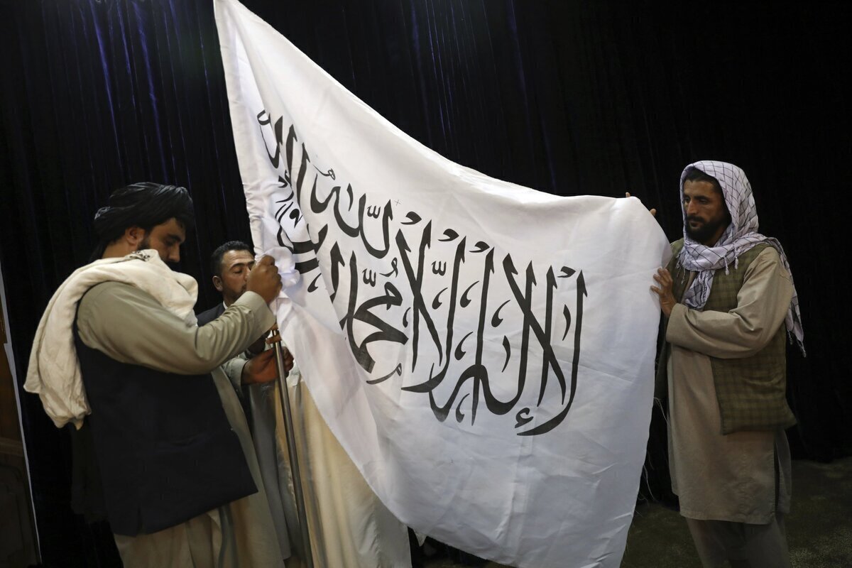 روزنامه جمهوری اسلامی: طالبان با تبانی آمریکا روی کار آمده/ عده ای به اشتباه، آنها را تطهیر کردند