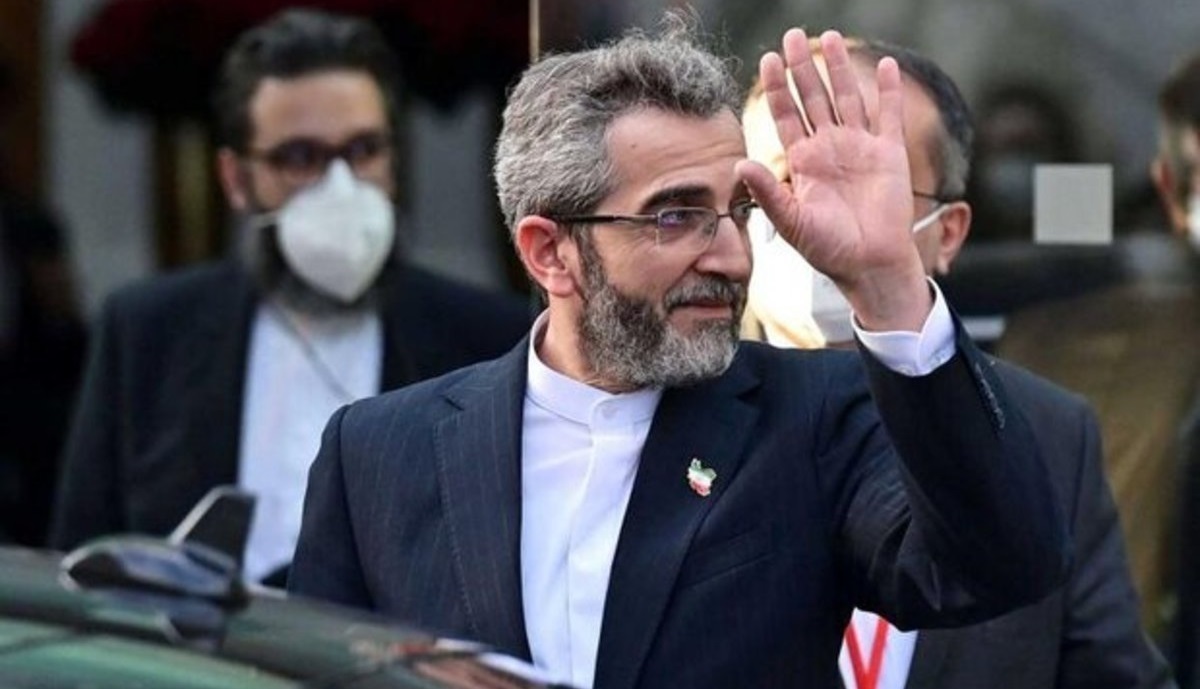 سفر علی باقری به امارات