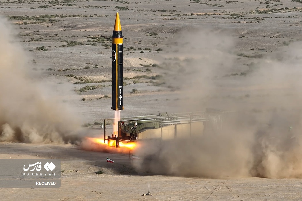 رونمایی از موشک جدید ایران (+عکس)