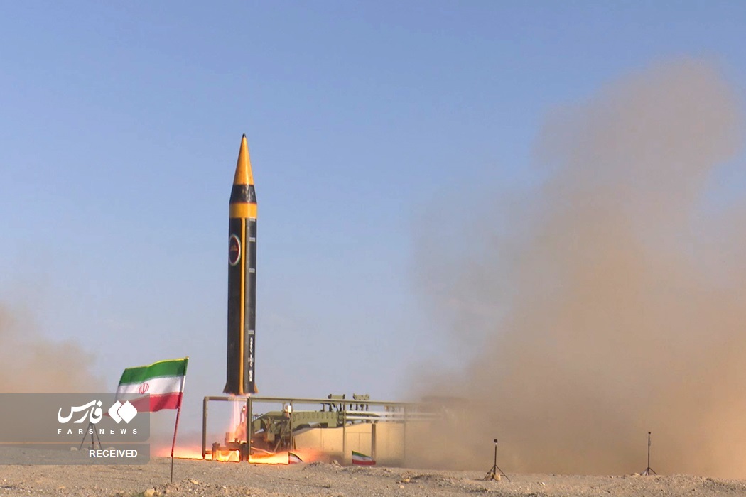 رونمایی از موشک جدید ایران (+عکس) رونمایی از موشک جدید ایران (+عکس)