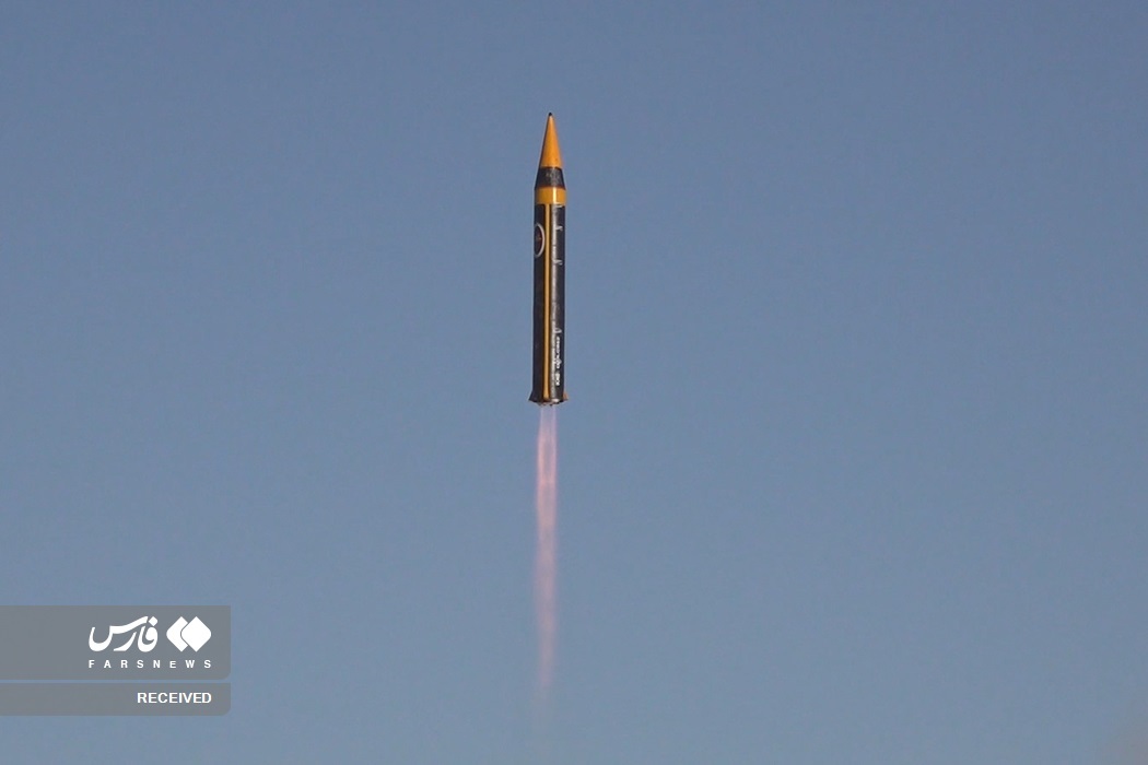 رونمایی از موشک جدید ایران (+عکس) رونمایی از موشک جدید ایران (+عکس)