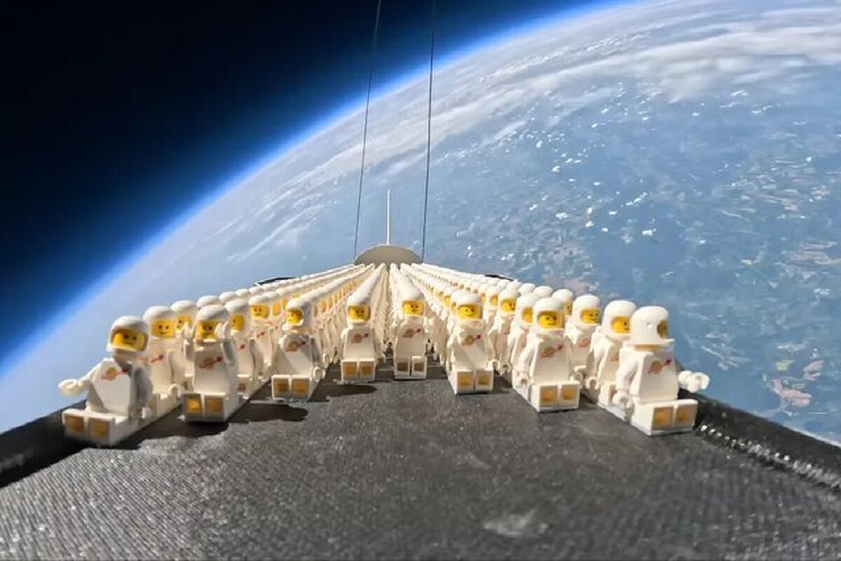 سفر ۱۰۰۰ فضانورد ساخته‌ شده از لگو به لبه فضا