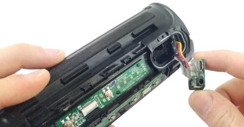 آموزش رفع مشکلات رایج و تعمیر اسپیکر بلوتوثی در خانه آموزش رفع مشکلات رایج و تعمیر اسپیکر بلوتوثی در خانه