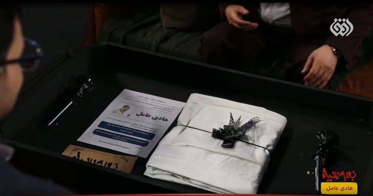 دی 1403؛ اهدای کفن در برنامۀ تلویزیونی!