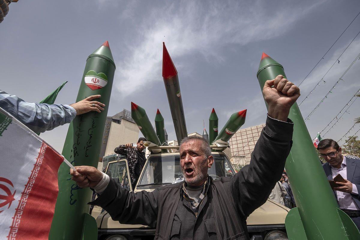 زنده باد ایران؛ ماشین تجاوز دشمن چگونه متوقف شد/  بزرگواری مردم را با کاهش نارضایتی‌های 4گانه پاسخ دهید