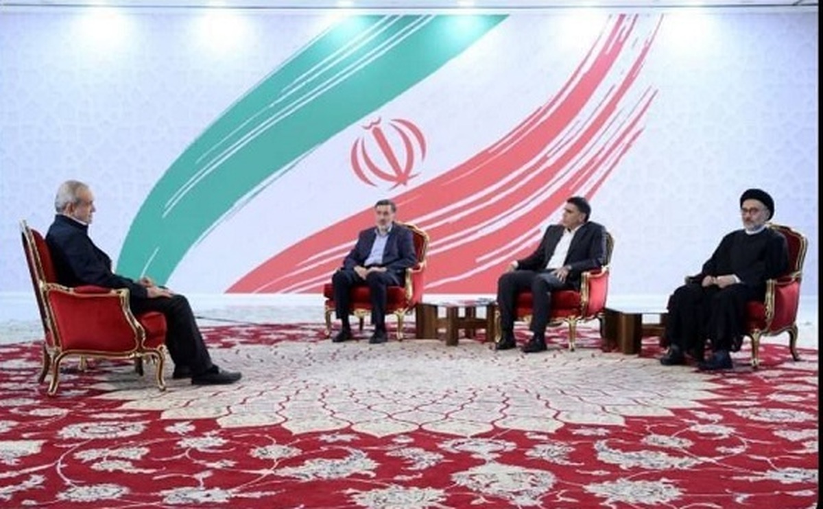 امشب؛ مصاحبه متفاوت رییس جمهور/ سه فعال سیاسی - رسانه‌ای به جای مجریان تلویزیونی/ فکر مردم البته جای دیگری است!