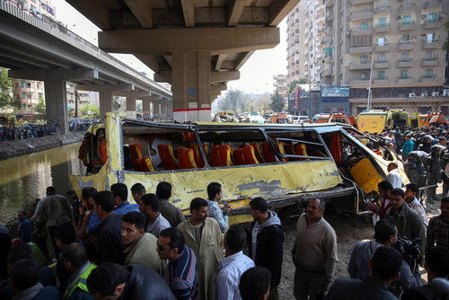 سقوط اتوبوس از روی پل در جنوب قاهره