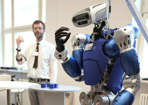 رونمایی از یک روبات پیشرفته در حاشیه نمایشگاه چشم انداز فناوری های آینده – برلین